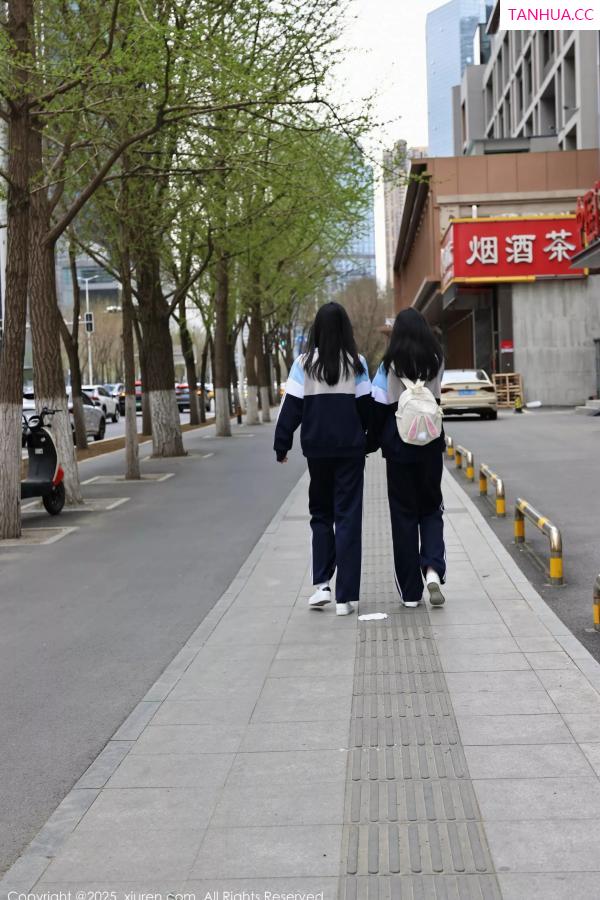   [XiuRen]高清写真图 2025.05.16 No.10288 小芭乐 蓝色校服第10张图片